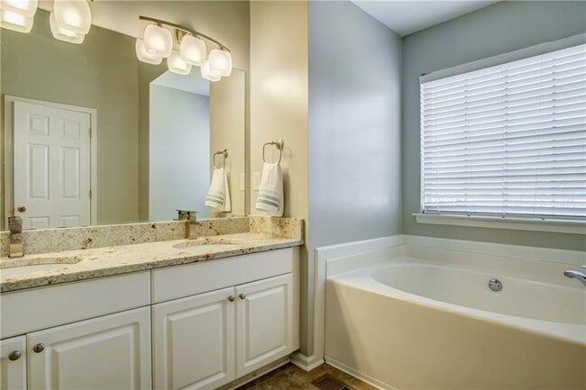 Building Photo - 1236 Cumberland Creek Pl SW