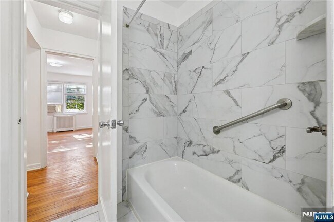 Building Photo - 25- 18 High St