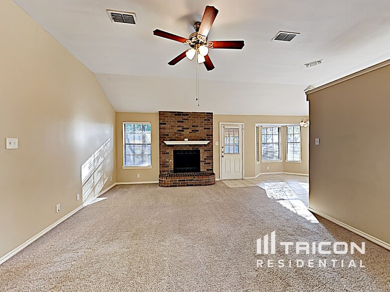 Building Photo - 1112 Brittany Dr