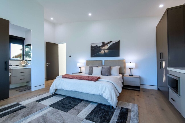 Building Photo - 779 Lucia Ln