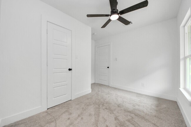 Building Photo - 11503 Duane St