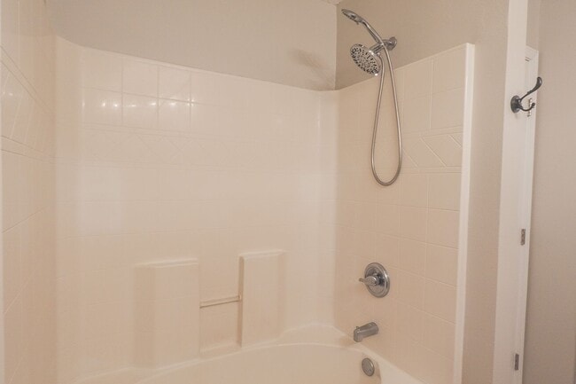 Building Photo - Coming Available