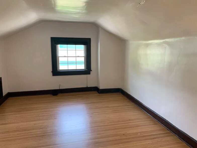 Building Photo - 500 S Fess Ave