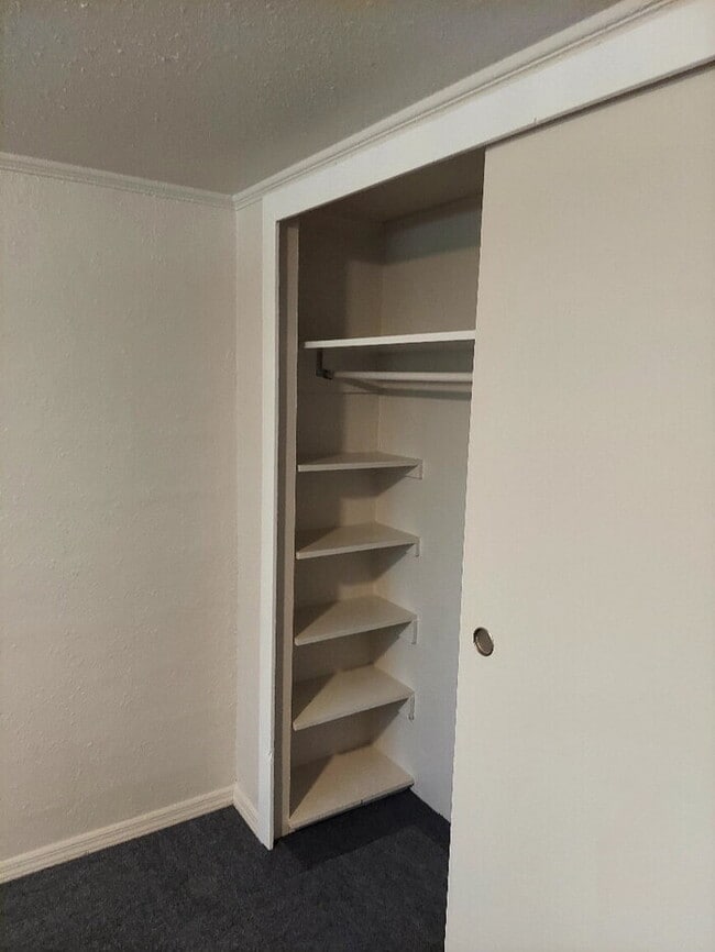 Building Photo - "Charming 2-Bedroom Retreat in Abbeville – Ideal Comfort and Convenience Await!"