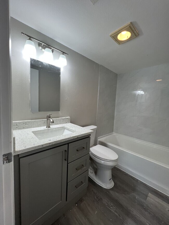 Building Photo - Annual** 55+ Years Old Required ** Recently Renovated ** 1 Bedroom / 1 Bath - Cambridge House - $...