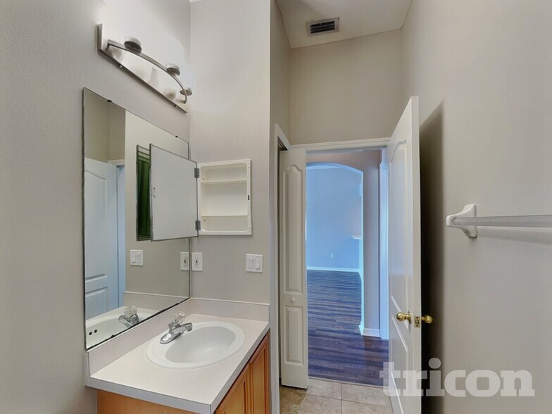 Building Photo - 1926 Sean Wood Cir