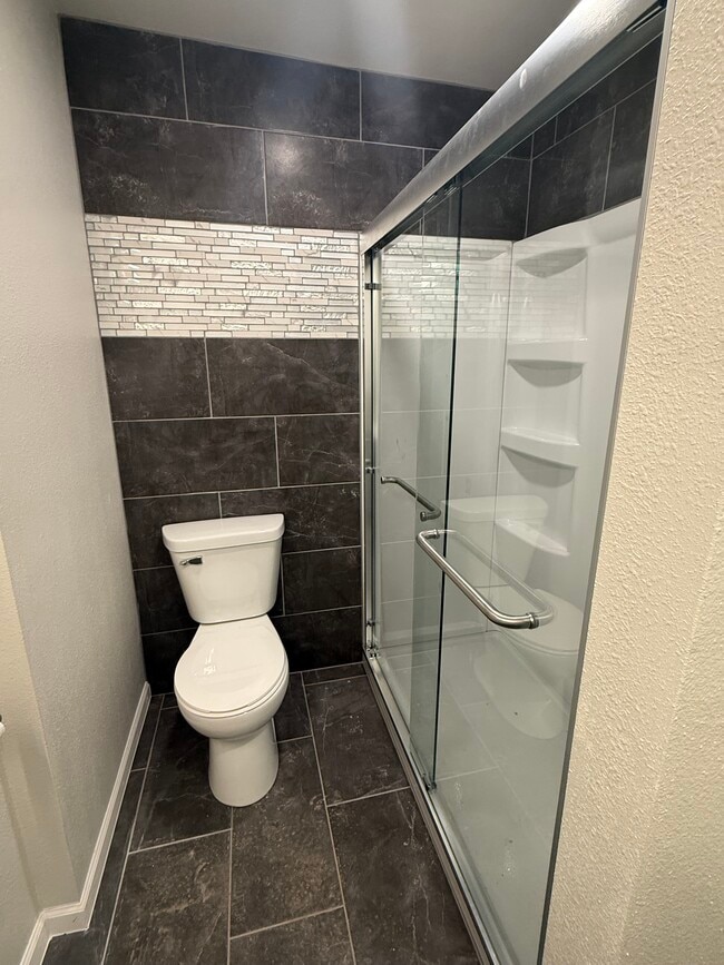 Building Photo - 414 Lincoln St