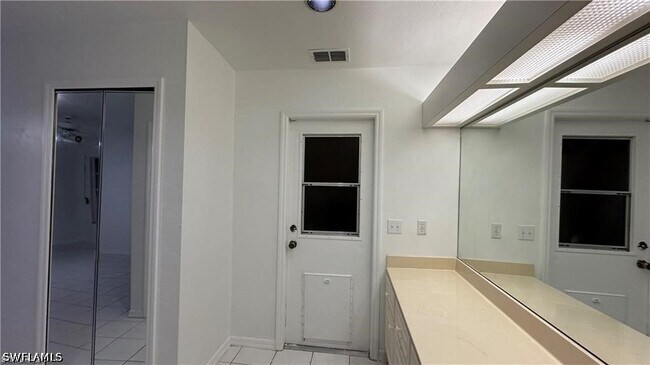 Building Photo - 701 Arianne Ct