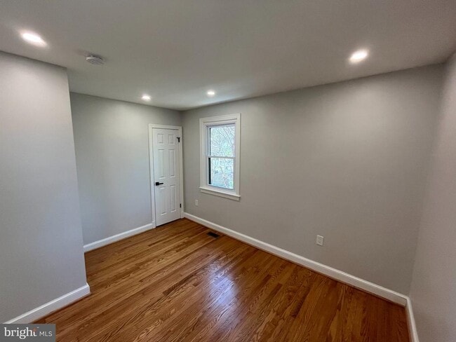 Building Photo - 327 Whittier St NW