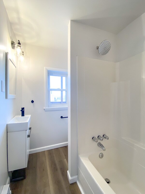 Building Photo - 139-141 E Sycamore St