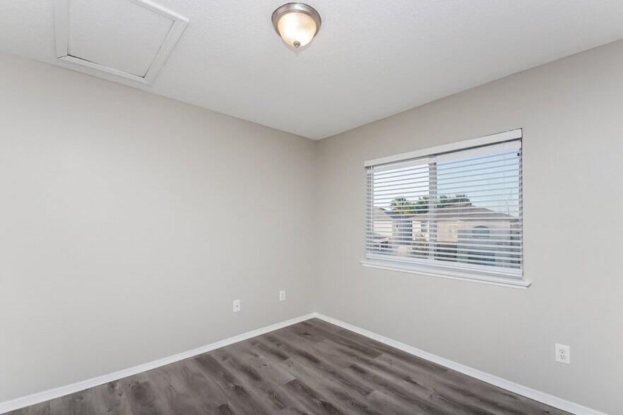 Building Photo - 1239 Heather Lake Dr