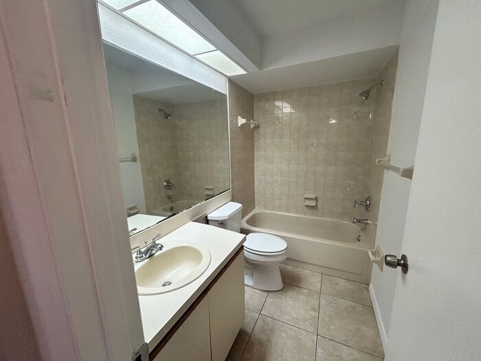 Building Photo - 11063 Ronda St