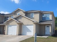 Building Photo - Converse, TX 3 Bedroom Townhome ~ Large Fe...