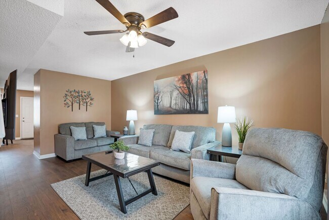 Building Photo - Hope’s Place | Cozy 2BR Condo Near Fort Campbell