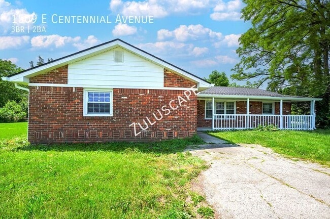 Primary Photo - 1509 E Centennial Ave