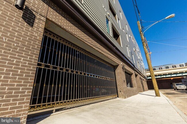 Building Photo - 525 N 41st St