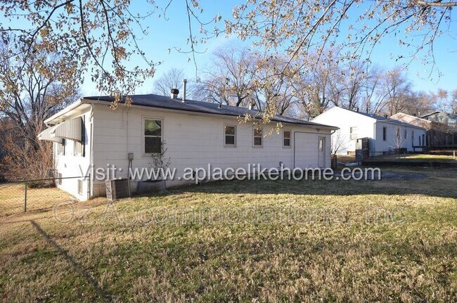 Building Photo - 9811 Marsh Ave