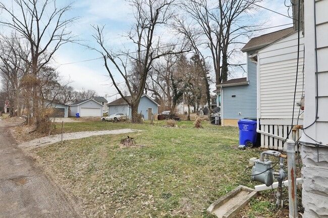 Building Photo - 1599 Mooberry St