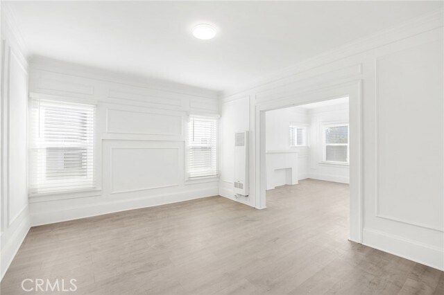 Building Photo - 550 N Kenmore Ave