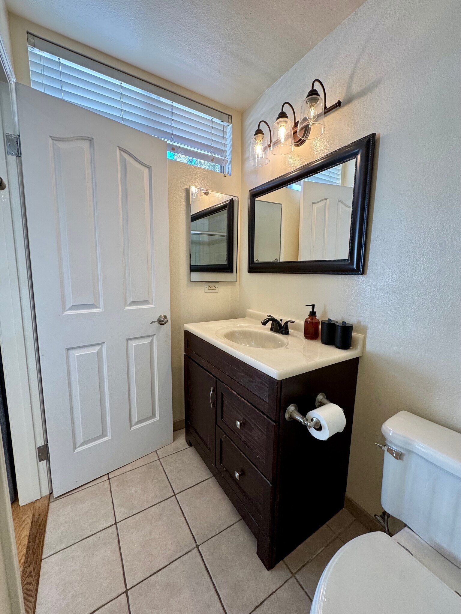 Building Photo - 31555 Lindero Canyon Rd