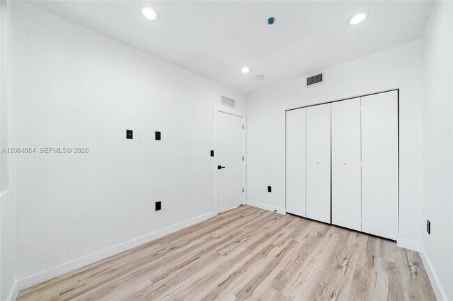 Building Photo - 11 NE 51st St