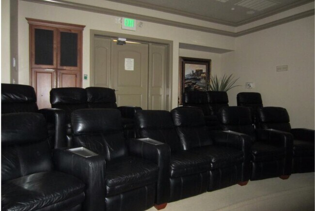Building Photo - 810 S Dixie Dr