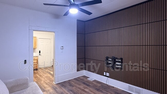 Building Photo - 631 Miles Ave