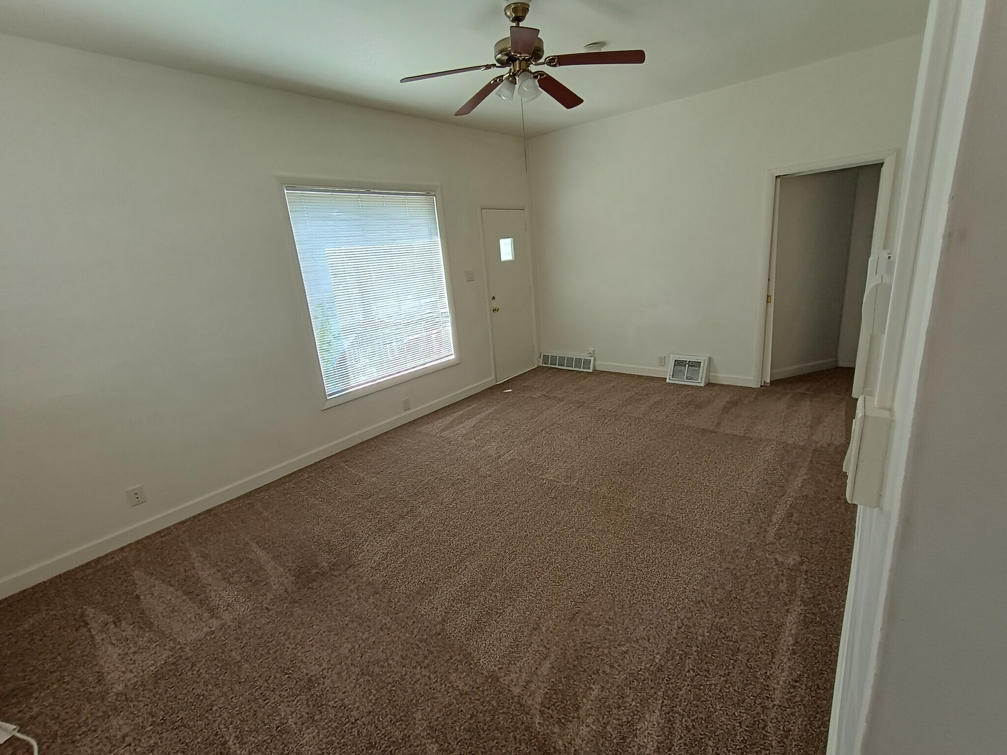 Living Room - 107 N Park Ave