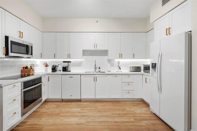 Building Photo - 717 Crandon Blvd