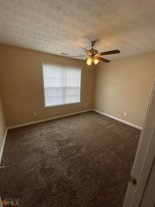 Building Photo - 100 Oak Hill Dr