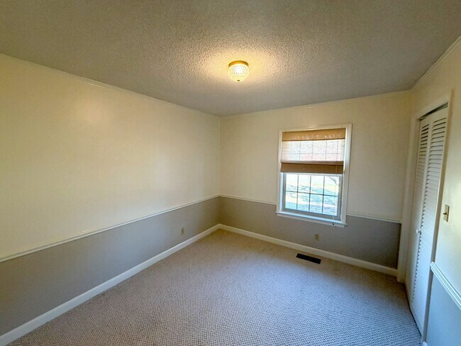 Building Photo - 222 Knox Dr