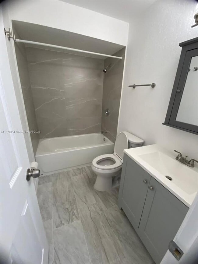 Building Photo - 2707 Essex Ct