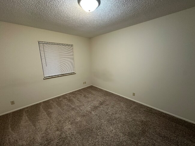 Building Photo - 634 Cumberland Dr