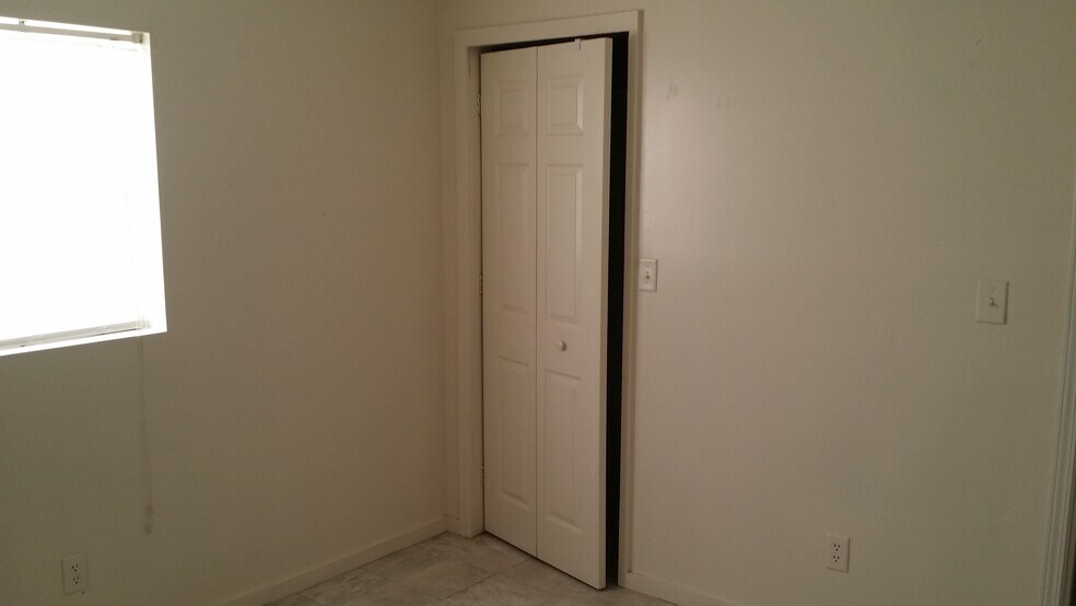 Building Photo - 346 Railroad Ave