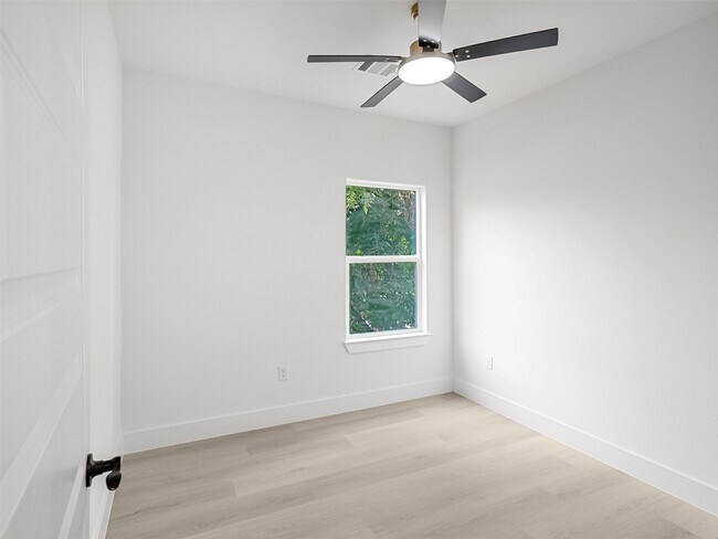 Building Photo - 4111 E Toliver St