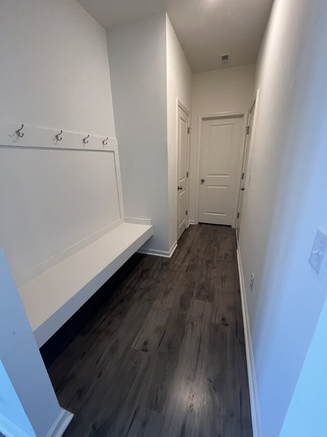 Building Photo - 4028 Centerpiece Ct