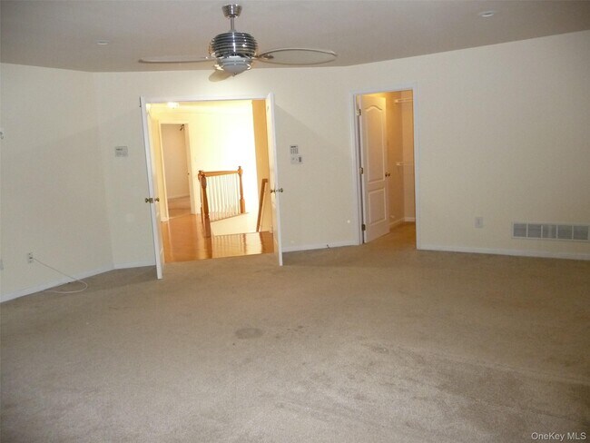 Building Photo - 220 Roosevelt Dr