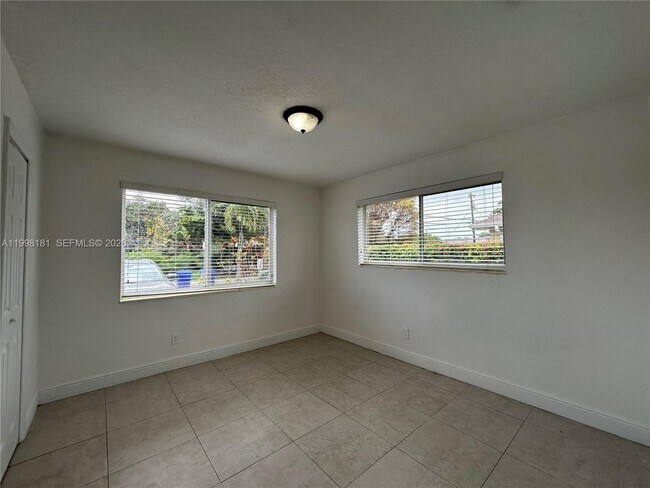 Building Photo - 2804 SW 35th Ave