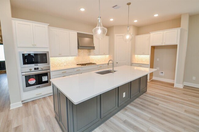 Building Photo - 13807 San Pasqual Pointe Dr