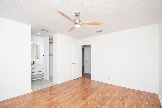 Building Photo - 501 Greenway Dr