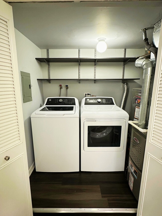 Building Photo - 13635 Lamon Ave