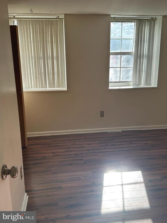 Building Photo - 1805 Dutch Village Dr