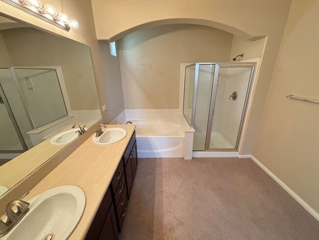 Building Photo - Elegant 3Bed/3Bath Home with Loft in the P...