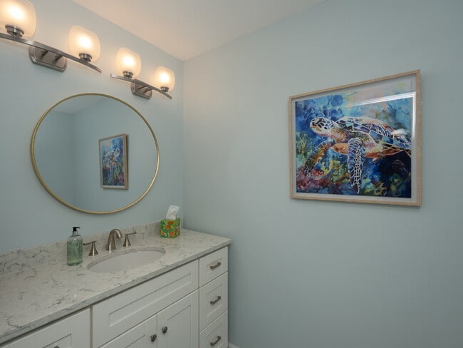 Building Photo - Luxury Furnished Longboat Key Retreat with Private Beach Club Access & Golf Course Views Remodele...