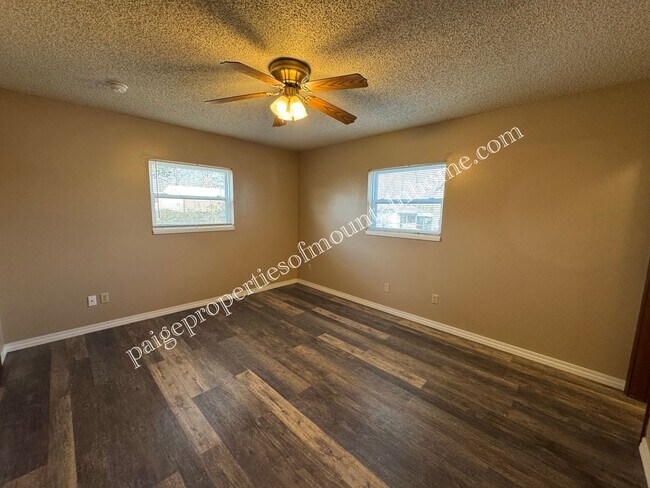 Building Photo - 1842 Buzzard Roost Rd