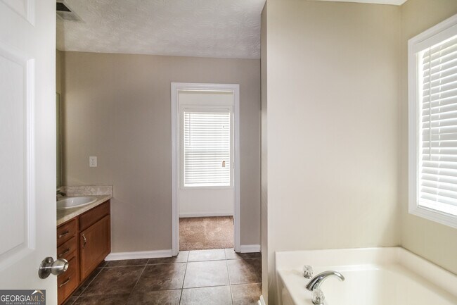 Building Photo - 30 Shenandoah Dr