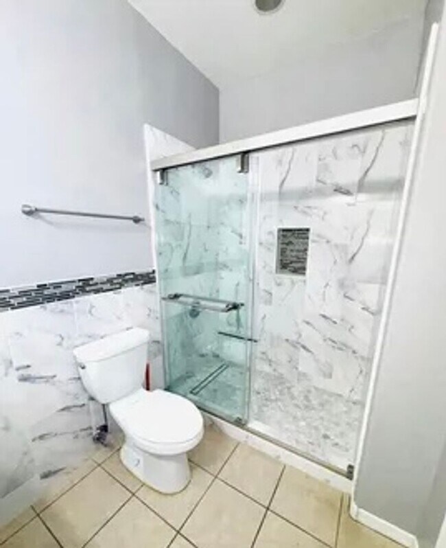 Building Photo - 3 Bed 2 Bath Available Now!! Contact Property Pros Property Management for more details