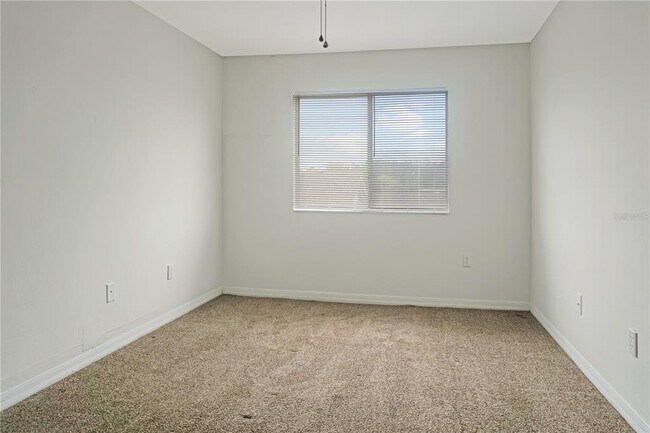 Building Photo - 215 Mango Dr