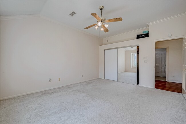 Building Photo - 7030 River Garden Dr