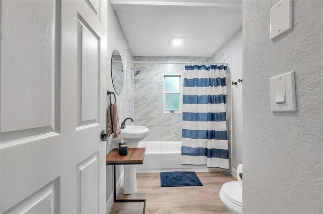 Building Photo - 3720 3rd Ave N